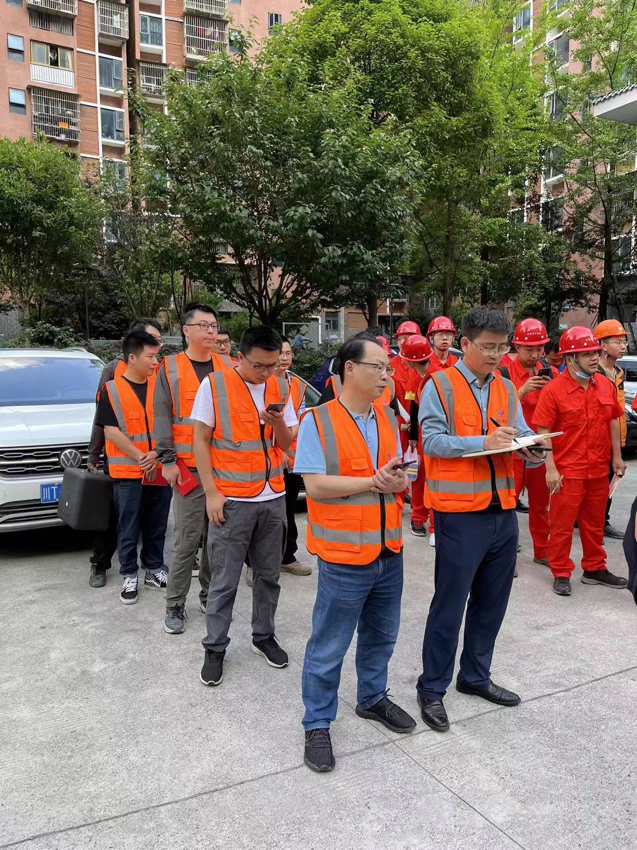 迅疾出發(fā)，火速馳援，勇挑重擔，堅持做四川地質(zhì)災害應急搶險排頭兵！