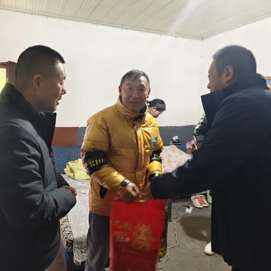 集團(tuán)公司領(lǐng)導(dǎo)赴雷波縣開展托底性幫扶暨“四個(gè)一”活動