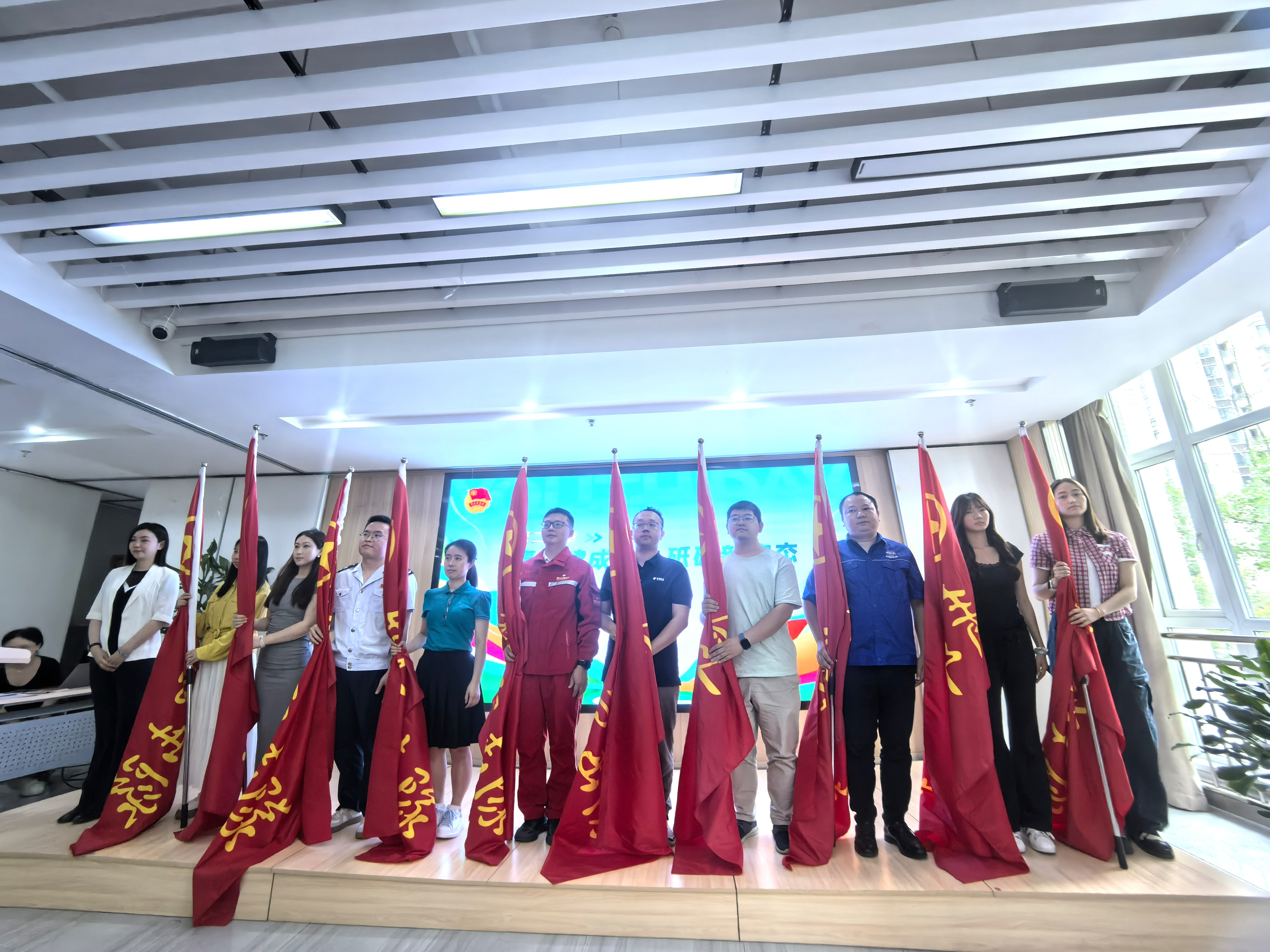 科技賦能防災(zāi)減災(zāi) 青春力量守護(hù)巴蜀——勘察設(shè)計集團(tuán)青年突擊隊亮相成華區(qū)五四主題活動